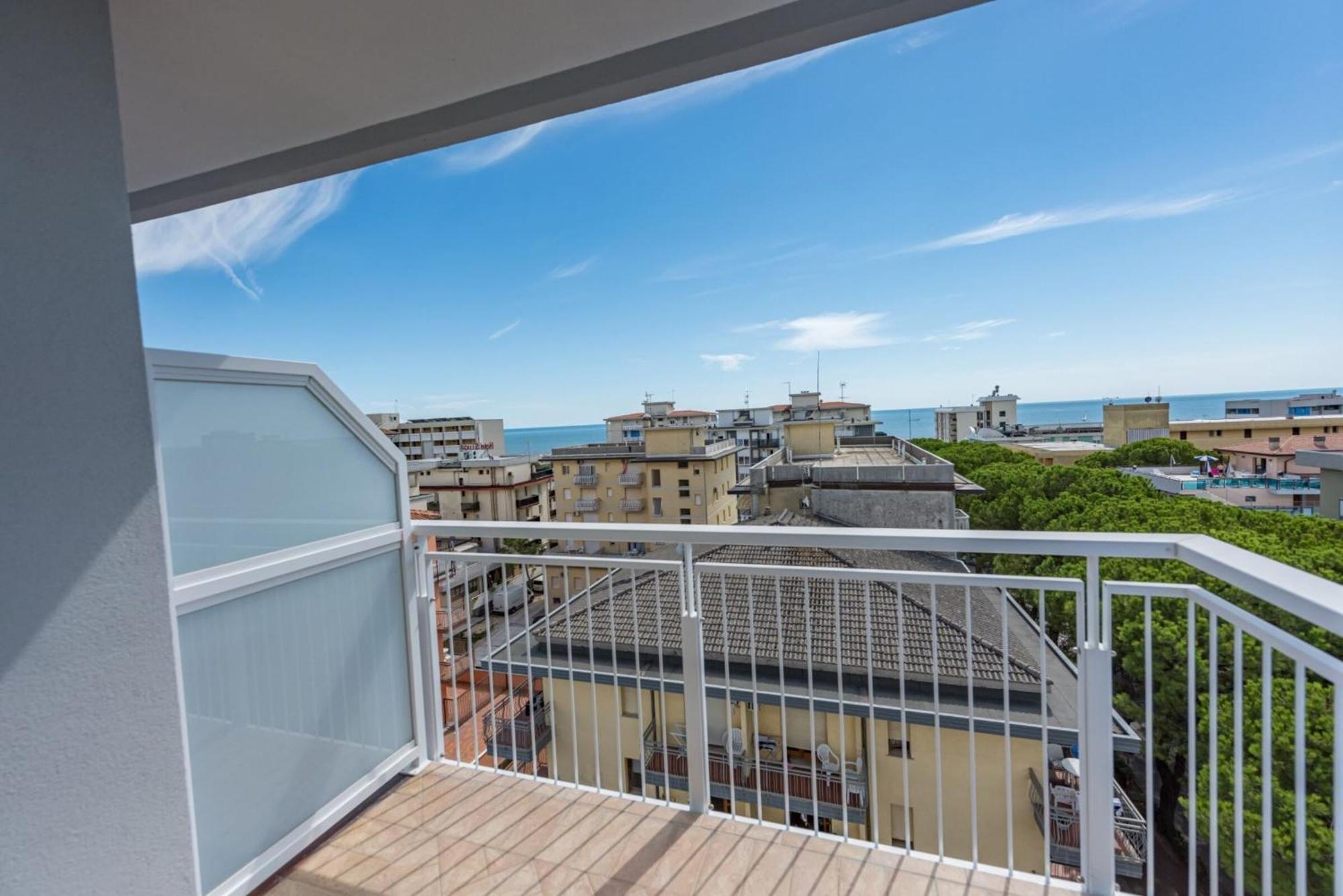 Spacious Flat With Sea View Terrace - Beahost Appartamento